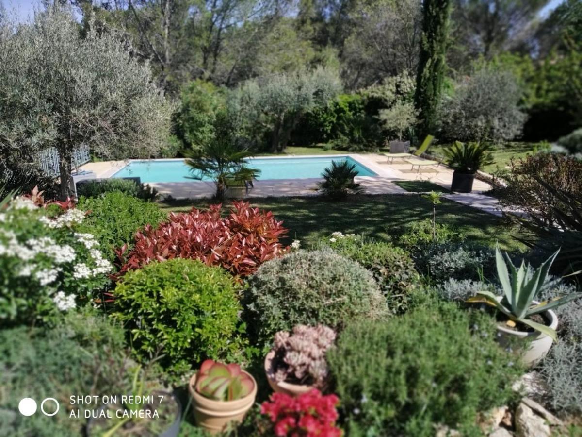 Proche Uzes Petit Gite Avec Grande Cuisine D'Ete Et Piscine Saint-Siffret Exterior photo