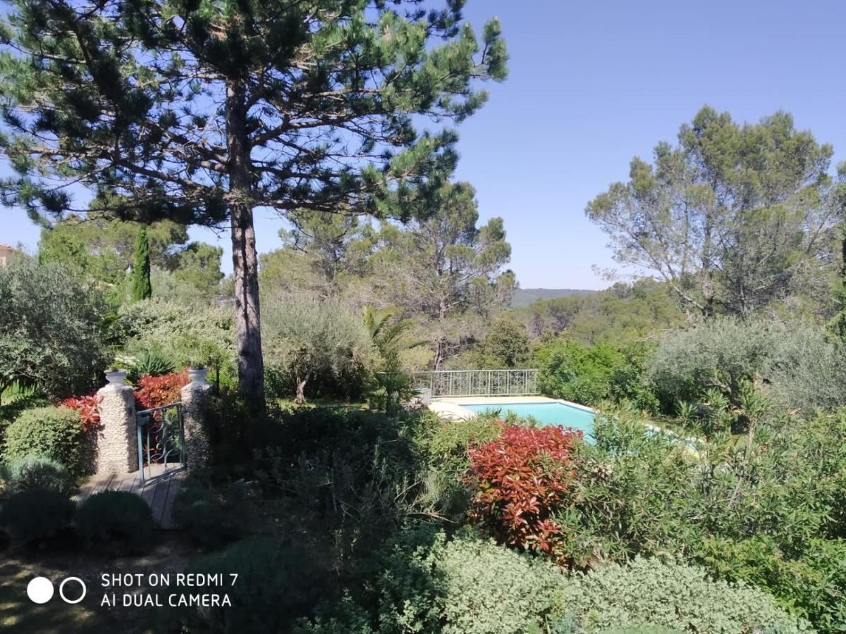 Proche Uzes Petit Gite Avec Grande Cuisine D'Ete Et Piscine Saint-Siffret Exterior photo
