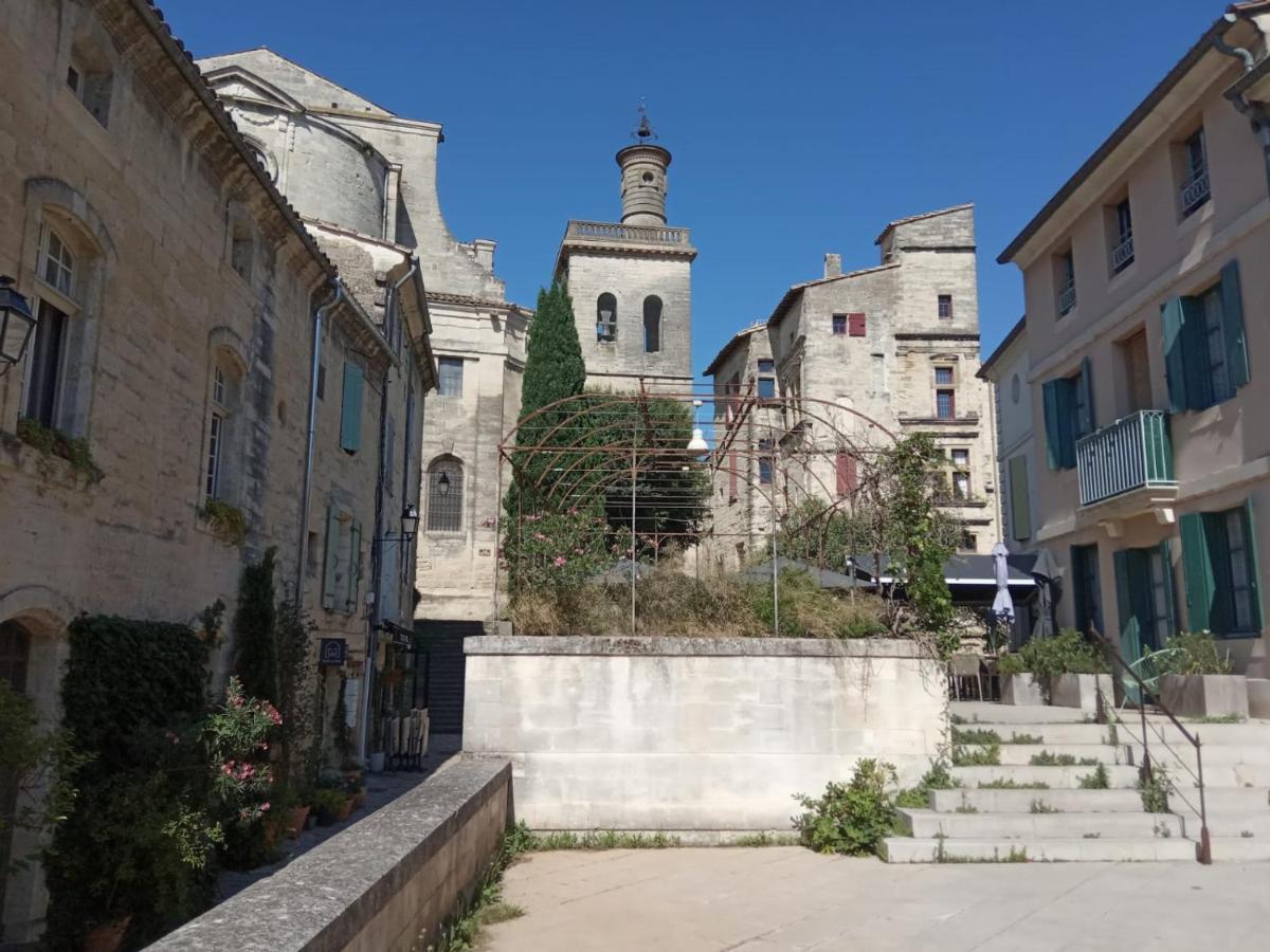 Proche Uzes Petit Gite Avec Grande Cuisine D'Ete Et Piscine Saint-Siffret Exterior photo