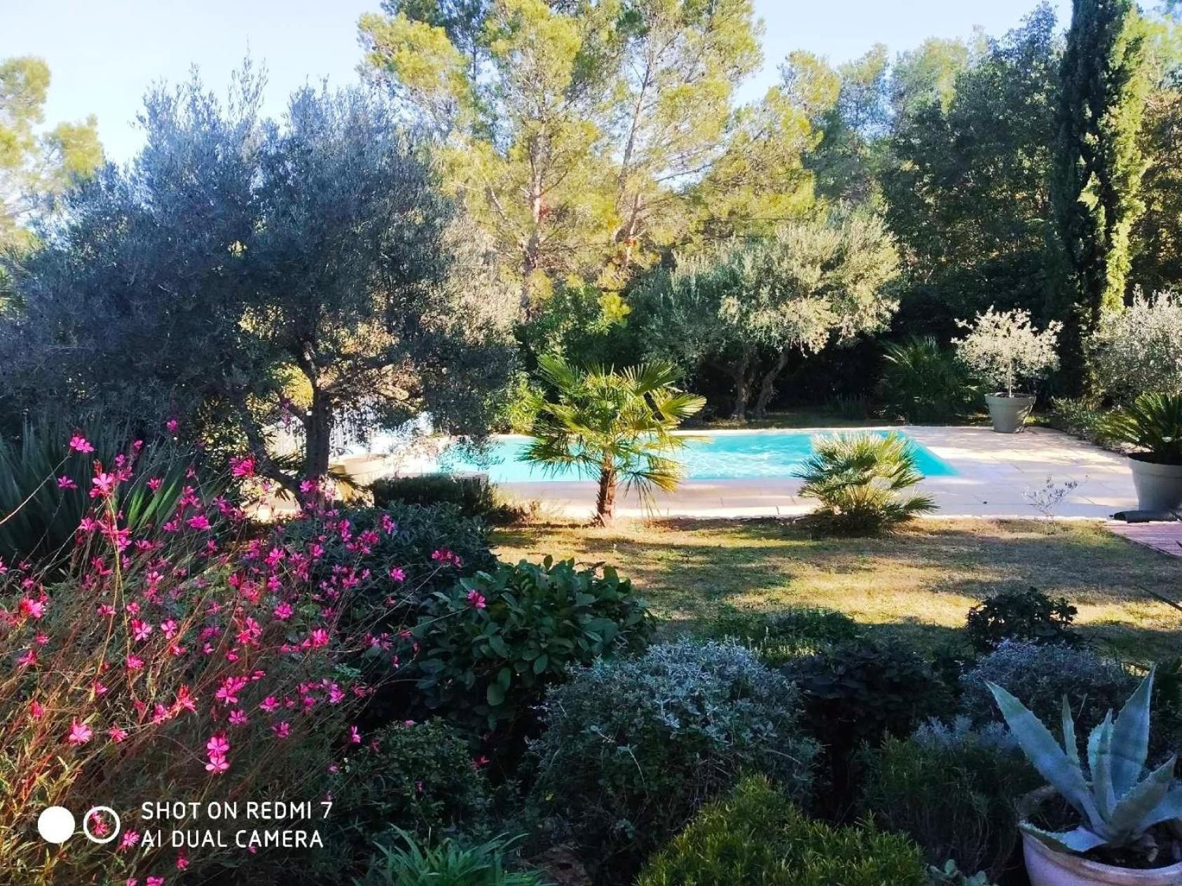 Proche Uzes Petit Gite Avec Grande Cuisine D'Ete Et Piscine Saint-Siffret Exterior photo